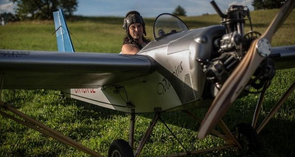 Bỏ ô tô, người đàn ông tự chế tạo máy bay để đi làm chỉ với 90 triệu đồng