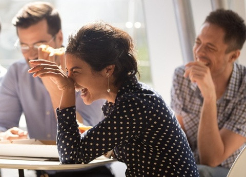 Tại sao bạn cười chảy ra nước mắt?