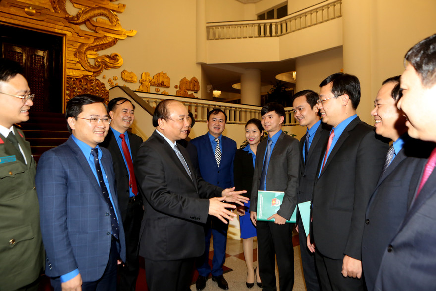 Thủ tướng trò chuyện với Ban Bí thư T.Ư Đoàn (ảnh Như Ý)