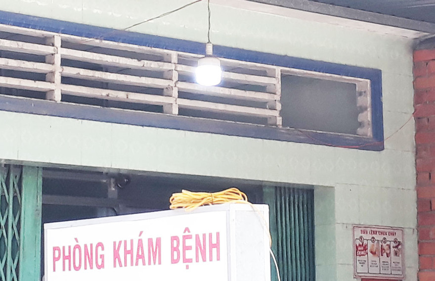 Nơi bọn cướp đột nhập vào phòng khám. Ảnh Báo Long An