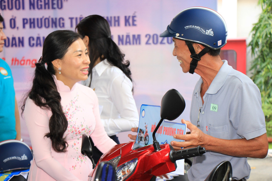 TPHCM tặng kinh phí xây, sửa nhà cho người dân nghèo