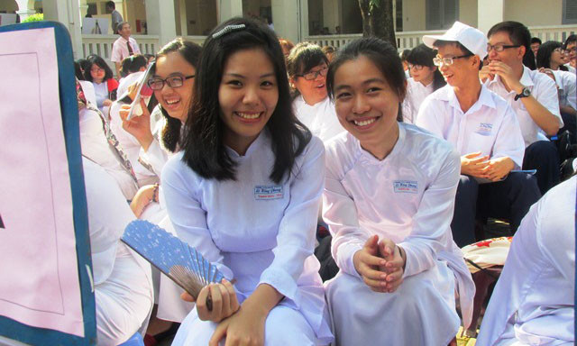 Bắt nữ sinh mặc áo dài là không khả thi?