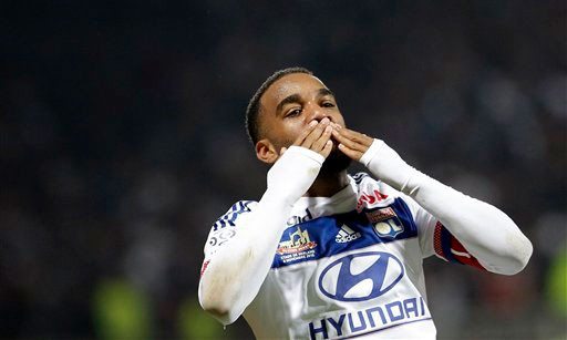Lacazette dự định sẽ rời Lyon vào mùa hè tới