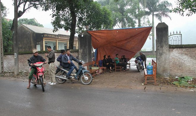 Video: Chặn xe chở rác vào bãi Nam Sơn, người dân mong muốn gì?