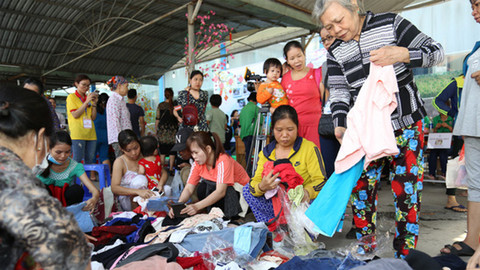 Phiên chợ 0 đồng cho bệnh nhân nghèo đón Tết