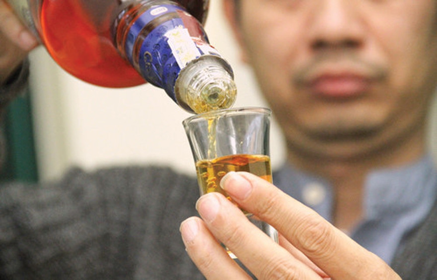 Cách nhận biết rượu có bị làm giả hay không?
