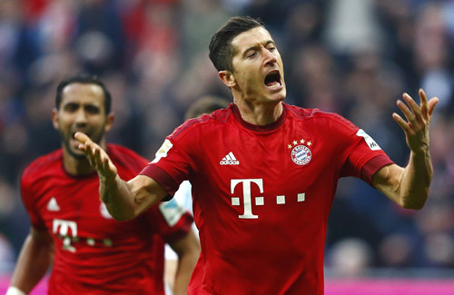 Lewandowski ghi bàn thứ 27 tại Bundesliga mùa này. Ảnh: Reuters.