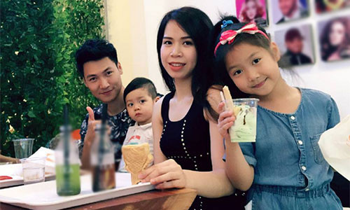 Gia đình hạnh phúc của diễn viên Mạnh Trường.