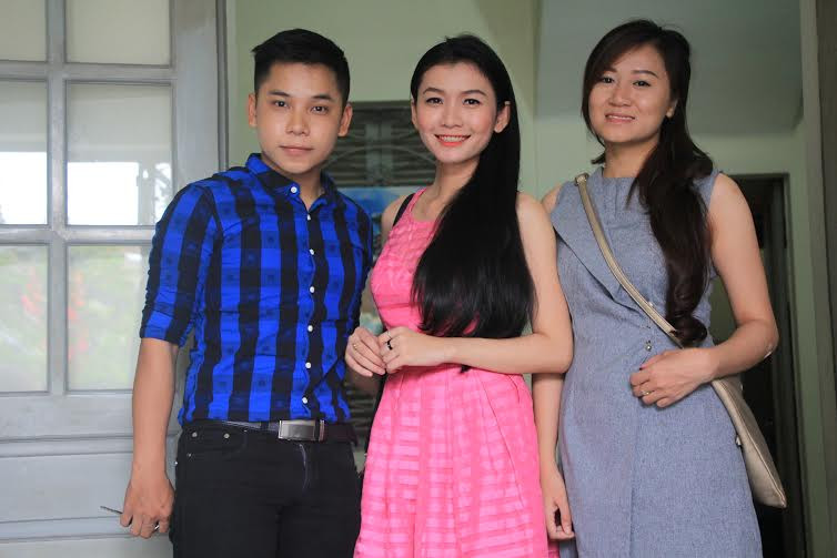 Ba ca sỹ trẻ Nguyễn Hân, Trúc Lai, Ngọc Thúy đang khát khao đem lời ca tiếng hát của mình phục vụ người dân, chiến sĩ nơi đảo xa - Ảnh: Ngô Tùng