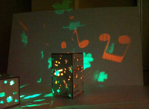 Mô hình đèn ngủ bằng gỗ của Nam.