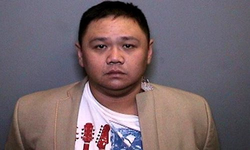 Diễn viên Minh Béo khi bị bắt ở Mỹ. Hiện tại, anh trai của Minh Béo cùng vài người thân trong gia đình đã có mặt ở Mỹ để ủng hộ tinh thần diễn viên này.