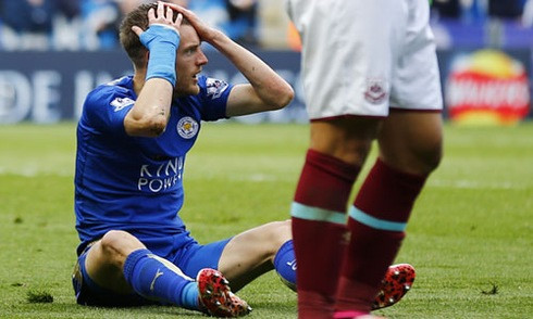 Phản ứng của Vardy khi bị đuổi. Ảnh: Reuters.