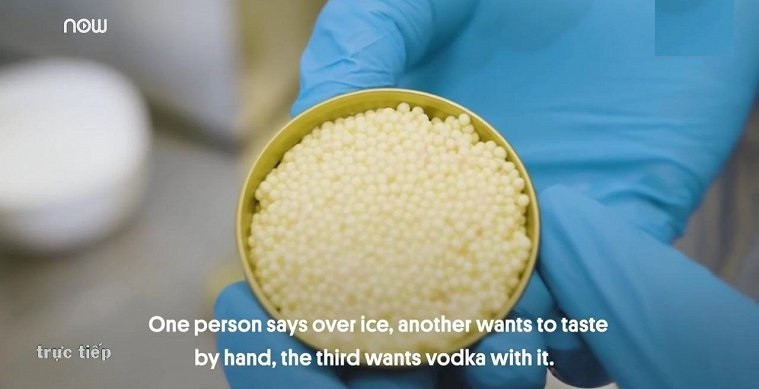 Món trứng cá tầm bạch tạng đắt hơn vàng