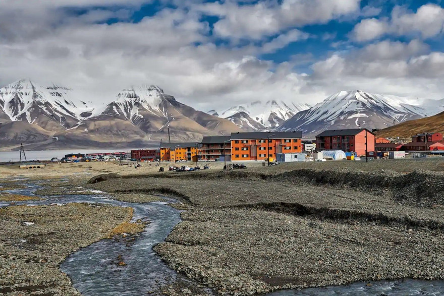 Nơi mặt trời không lặn suốt 4 tháng trong năm