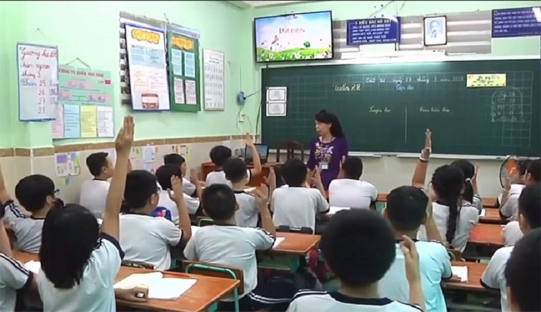 Tranh luận nóng có nên bỏ thi giáo viên dạy giỏi?