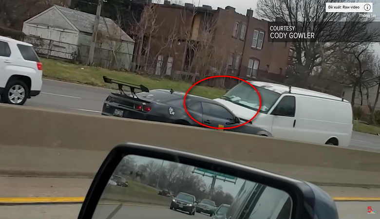 Video: Cố tình đi ngược chiều, siêu xe gặp “hạn” nặng