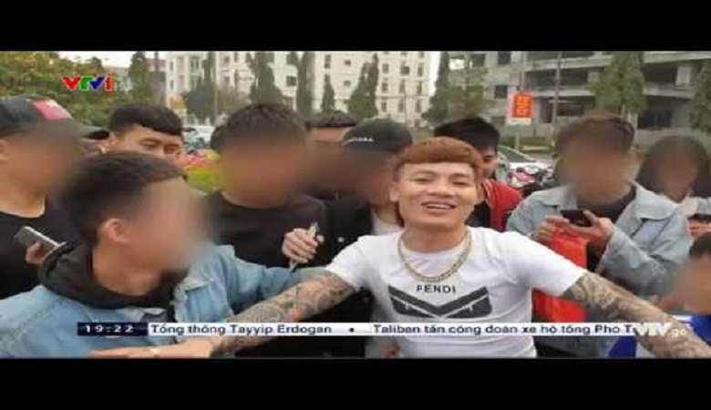 Hiểm họa thần tượng vô văn hóa trên mạng xã hội