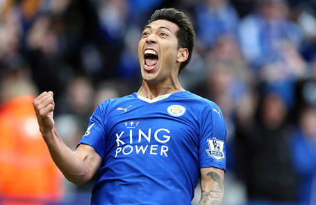 Ulloa thay thế thành công Jamie Vardy ở trận gặp Swansea