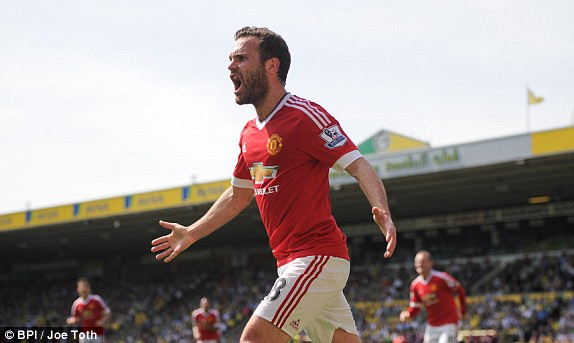 Mata ăn mừng sau khi ghi bàn cho MU