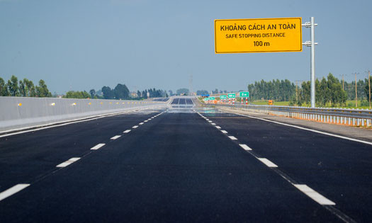 Chuẩn bị xây dựng đường bộ cao tốc Bắc - Nam