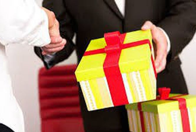 Ban Bí thư nghiêm cấm biếu, tặng quà Tết