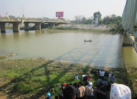 Lực lượng chức năng đang tìm kiếm các nạn nhân