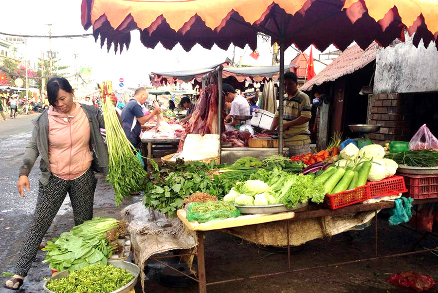 Những mặt hàng thiết yếu tăng giá "chóng mặt" ngày đầu năm