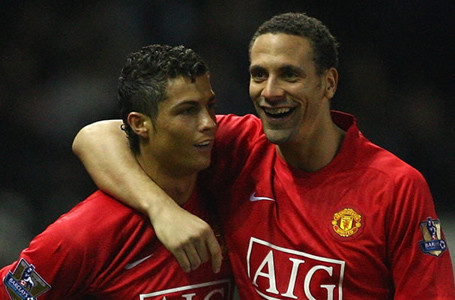 C.Ronaldo không hề nói chuyện với Rio Ferdinand