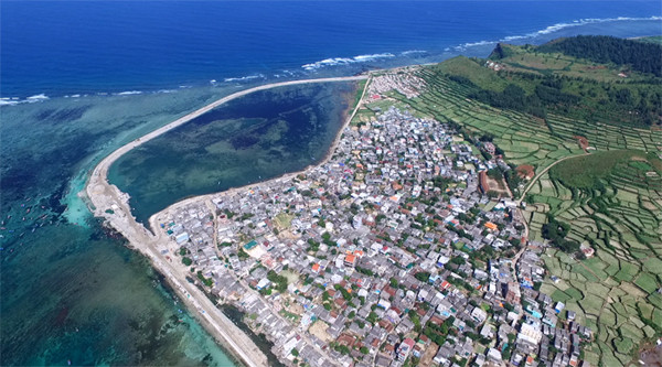 Với diện tích chưa đầy 10 km2, cách đất liền khoảng 30 km, đảo Lý Sơn, Quảng Ngãi ẩn chứa một vẻ đẹp xao xuyến lòng người.