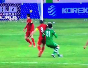 Công Vinh đã để lại hình ảnh xấu ở trận đấu với Iraq