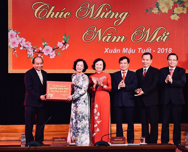 Thủ tướng chúc mừng Ban Dân vận T.Ư. Ảnh N.B