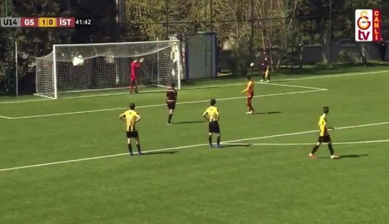 Cố tình sút hỏng vì trọng tài thổi phạt đền sai