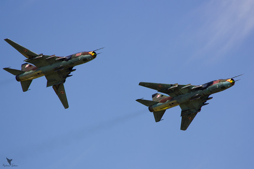 Xem cận cảnh uy lực của Su-22 bay lượn và tấn công mục tiêu