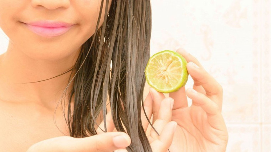 VIDEO: Hướng dẫn đánh bay gàu bằng 4 công thức tự nhiên tại nhà