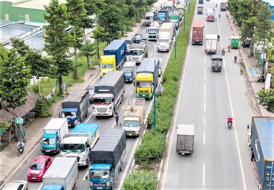 Thủ tướng yêu cầu thống nhất việc đi lại của lao động để khôi phục sản xuất.