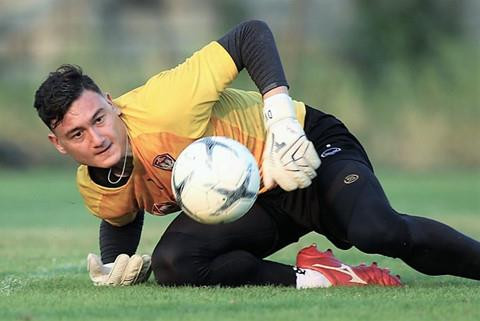 Văn Lâm tập luyện tích cực trước thềm đại chiến với Bangkok United