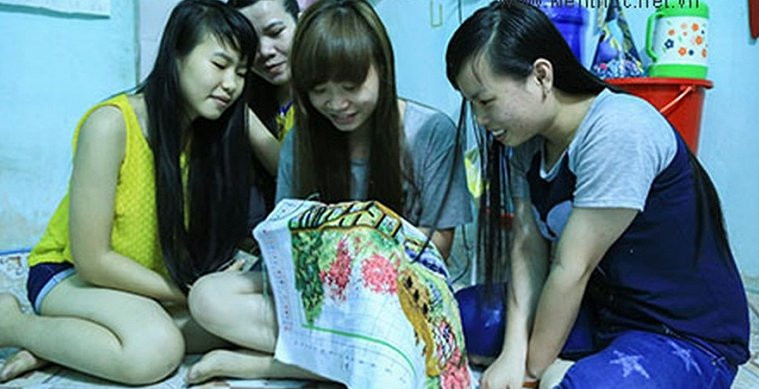 Công nhân không về quê, đón Tết trong khu nhà trọ giản dị