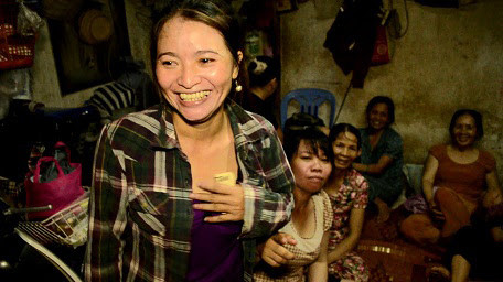 Nụ cười rạng rỡ của chị Hồng khi trở thành "triệu phú" ve chai