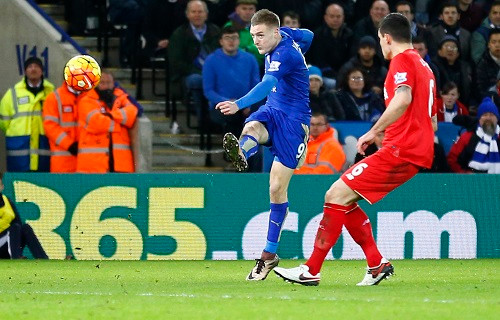 Vardy ghi điểm khi HLV tuyển Anh Roy Hodgson đến dự khán. Ảnh: Reuters.