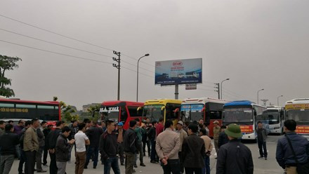 Sau khi bị điều chuyển từ bến xe Mỹ Đình về Nước Ngầm, hoạt động của các doanh nghiệp gặp khó khăn nên liên tiếp có đơn cầu cứu các cơ quan chức năng xem xét lại.