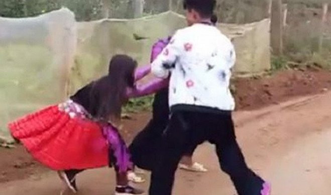 Xôn xao clip 3 trai bản bắt vợ ở Hòa Bình: Chủ tịch xã nói gì?