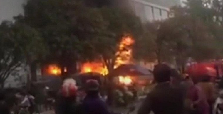 Clip: Chợ lớn nhất Thái Nguyên bốc cháy ngùn ngụt ngày cận Tết