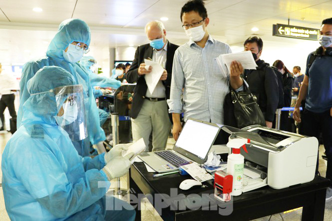 Bệnh nhân COVID-19 là chuyên gia dầu khí người Anh từng dương tính trước khi sang VN