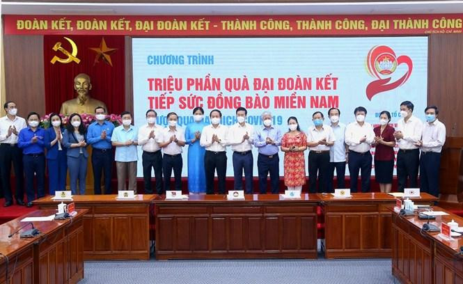 Đại diện các tổ chức chính trị, xã hội tham gia chương trình