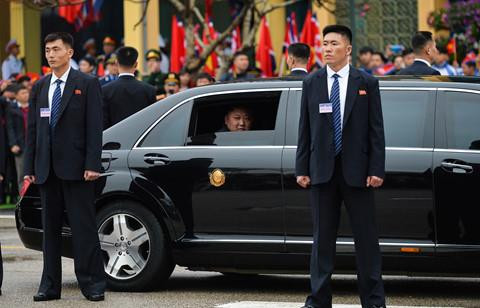 Mercedes S600 Pullman Guard - Lá chắn thép của ông Kim kiên cố thế nào