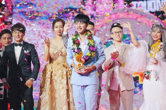 Khoảnh khắc đăng quang của Cao Bá Hưng tại Sing My Song 2016. Ảnh: Nguyễn Thành.