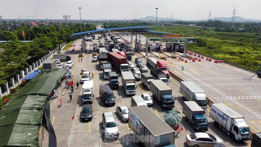 Phó Thủ tướng yêu cầu không kiểm tra xe chở hàng hóa, lương thực đã dán mã QR Code