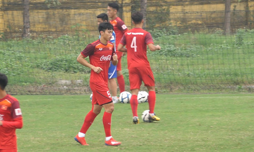 VIDEO: U23 Việt Nam tập chiến thuật, thầy Park bố trí tiền đạo ảo