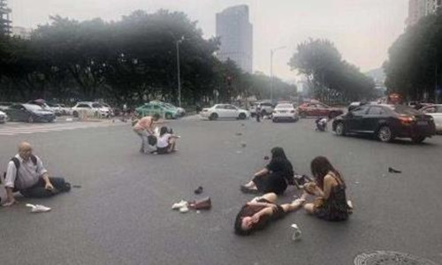 Nữ tài xế lái Mercedes vượt đèn đỏ tông 13 người bị thương