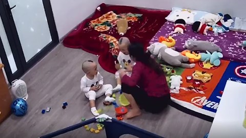 Phẫn nộ nữ giúp việc bạt tai, quăng quật bé trai 2 tuổi